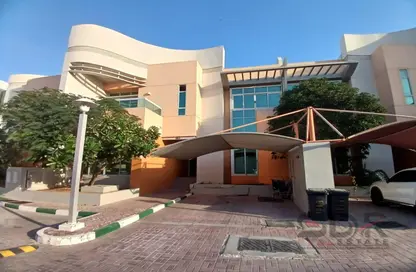 Villa - 5 Bedrooms - 6 Bathrooms for rent in Ministries Complex - Khalifa Park - Eastern Road - Abu Dhabi