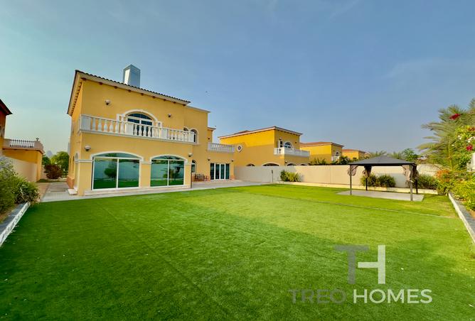 Villa - 5 Bedrooms - 6 Bathrooms for sale in Legacy - Jumeirah Park - Dubai