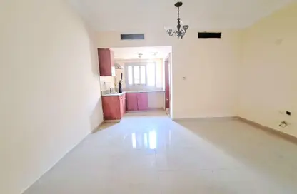 Apartment - 1 Bathroom for rent in Muwaileh 3 Building - Muwaileh - Sharjah