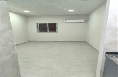 Apartment - 1 Bathroom for rent in Al Jurf Industrial 2 - Al Jurf Industrial - Ajman