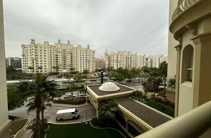 Apartment - 2 Bedrooms - 4 Bathrooms for rent in Al Haseer - Shoreline Apartments - Palm Jumeirah - Dubai