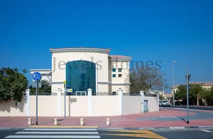 Villa - 5 Bedrooms - 5 Bathrooms for rent in Jumeirah 1 - Jumeirah - Dubai