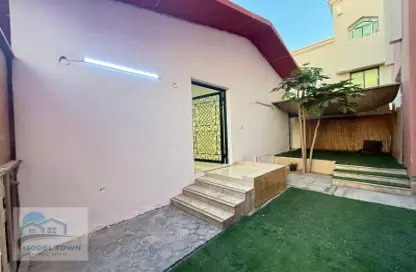 Villa - 2 Bedrooms - 3 Bathrooms for rent in Khalifa City A - Khalifa City - Abu Dhabi