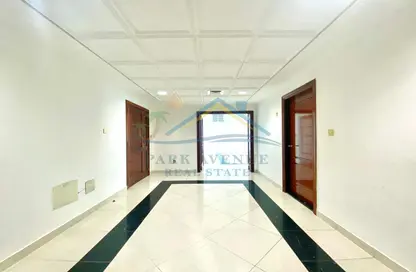 Apartment - 3 Bedrooms - 4 Bathrooms for rent in Khalifa Street - Abu Dhabi