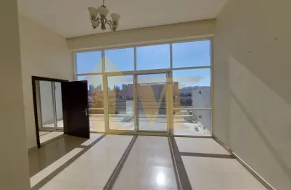 Villa - 4 Bedrooms - 6 Bathrooms for rent in Jumeirah 1 - Jumeirah - Dubai