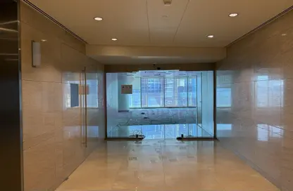 Half Floor - Studio - 2 Bathrooms for rent in Landmark Tower - Corniche Road - Abu Dhabi