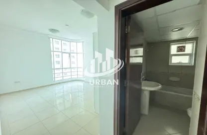 Apartment - 2 Bedrooms - 4 Bathrooms for rent in Al Mamzar Tower - Al Mamzar - Sharjah - Sharjah