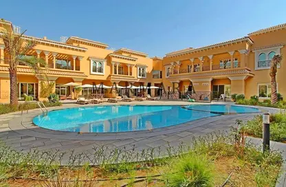 Villa - 4 Bedrooms - 5 Bathrooms for rent in Jumeirah 1 Villas - Jumeirah 1 - Jumeirah - Dubai