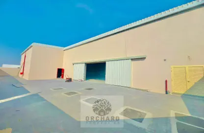 Factory - Studio - 2 Bathrooms for rent in Al Sajaa - Sharjah