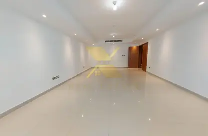 Apartment - 3 Bedrooms - 4 Bathrooms for rent in Khalidiya Twin Towers - Al Khalidiya - Abu Dhabi