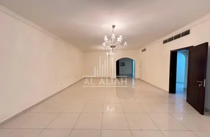 Apartment - 4 Bedrooms - 4 Bathrooms for rent in Al Ahlia tower - Al Khalidiya - Abu Dhabi