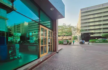 Retail - Studio for rent in DXB Tower - Sheikh Zayed Road - Dubai