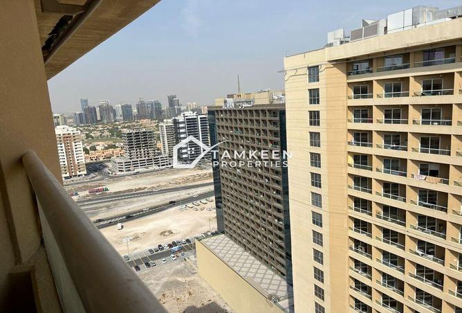 Rent in Lakeside Tower D: Lake View | High Floor | Well Maintained ...