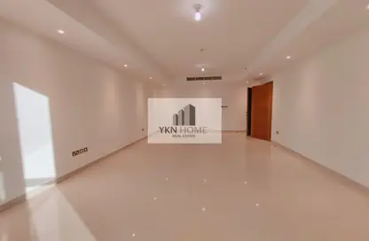 Apartment - 3 Bedrooms - 4 Bathrooms for rent in Crescent Towers - Al Khalidiya - Abu Dhabi