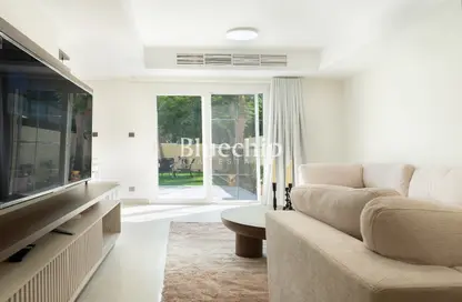 Villa - 2 Bedrooms - 3 Bathrooms for rent in Springs 15 - The Springs - Dubai