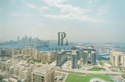 Apartment - 1 Bedroom - 2 Bathrooms for sale in The Palm Tower - Palm Jumeirah - Dubai