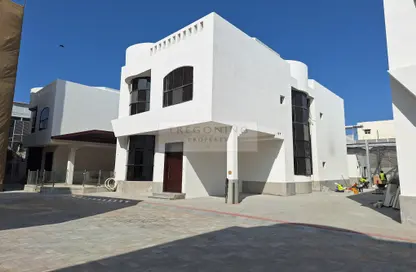 Outdoor House image for: Villa - 5 Bedrooms - 5 Bathrooms for rent in Jumeirah 1 Villas - Jumeirah 1 - Jumeirah - Dubai, Image 1