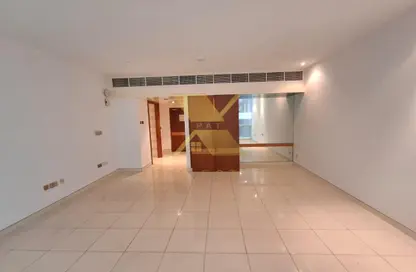 Apartment - 1 Bathroom for rent in Baynuna Tower 1 - Corniche Road - Abu Dhabi