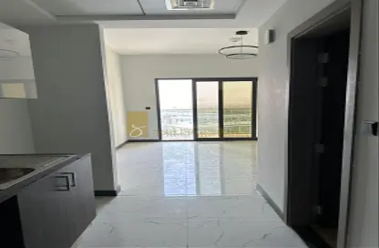 Apartment - 1 Bathroom for rent in Rukan Tower - Dubai Land - Dubai