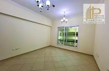 Apartment - 2 Bedrooms - 1 Bathroom for rent in Metro Building - Al Barsha 1 - Al Barsha - Dubai