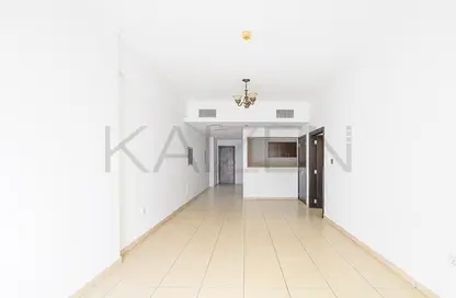 Apartment - 1 Bedroom - 2 Bathrooms for rent in Mazaya 29 - Queue Point - Dubai Land - Dubai