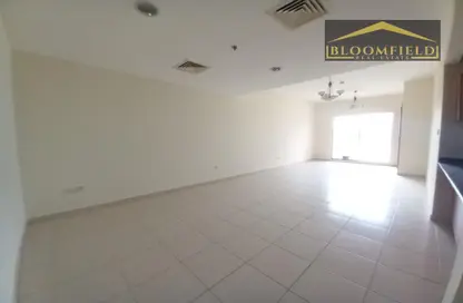 Apartment - 1 Bathroom for rent in Magnolia 1 - Emirates Gardens 2 - Jumeirah Village Circle - Dubai