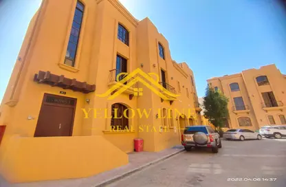 Villa - 4 Bedrooms - 6 Bathrooms for rent in Khalifa Park - Eastern Road - Abu Dhabi