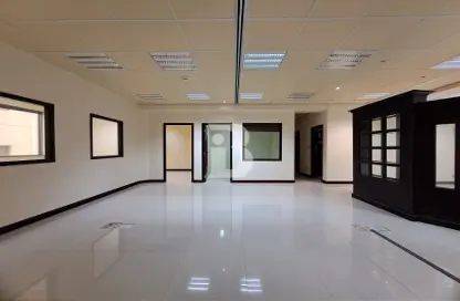 Office Space - Studio - 2 Bathrooms for rent in City Center Building - Hamdan Street - Abu Dhabi