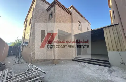 Villa - 4 Bedrooms - 3 Bathrooms for rent in Al Faseel - Fujairah