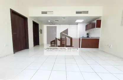 Apartment - 1 Bedroom - 2 Bathrooms for rent in Al Otaiba Tower - Electra Street - Abu Dhabi