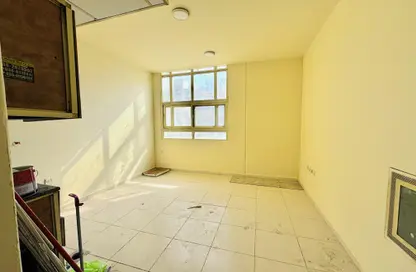 Apartment - 1 Bathroom for rent in Muwailih Building - Muwaileh - Sharjah