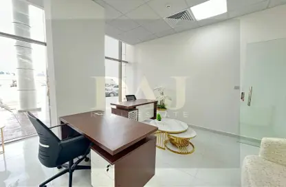 Office Space - Studio - 1 Bathroom for rent in Red Avenue - Al Garhoud - Dubai