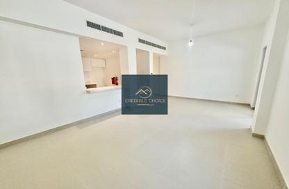 Apartment - 2 Bedrooms - 2 Bathrooms for rent in The Gardens Buildings - The Gardens - Dubai