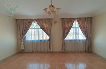 Apartment - 3 Bedrooms - 3 Bathrooms for rent in Hai Al Qalaa - Al Jaheli - Al Ain