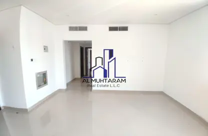 Apartment - 1 Bedroom - 2 Bathrooms for rent in Muwailih Building - Muwaileh - Sharjah