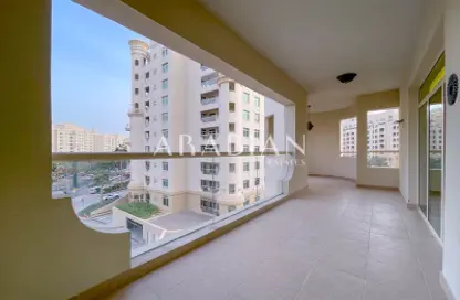 Apartment - 3 Bedrooms - 4 Bathrooms for sale in Al Tamr - Shoreline Apartments - Palm Jumeirah - Dubai