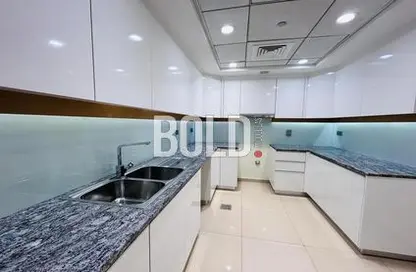 Apartment - 3 Bedrooms - 4 Bathrooms for rent in United Square - Al Khalidiya - Abu Dhabi