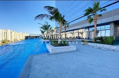 Apartment - 1 Bedroom - 2 Bathrooms for rent in The Palm Tower - Palm Jumeirah - Dubai