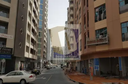 Apartment - 1 Bathroom for rent in Al Barsha 1 - Al Barsha - Dubai