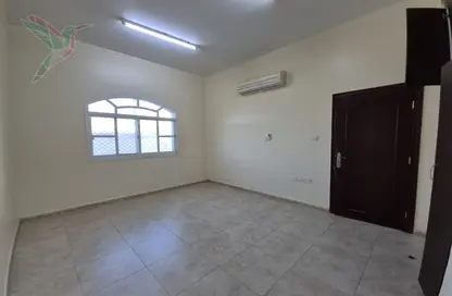 Apartment - 2 Bedrooms - 3 Bathrooms for rent in Al Dafeinah - Asharej - Al Ain