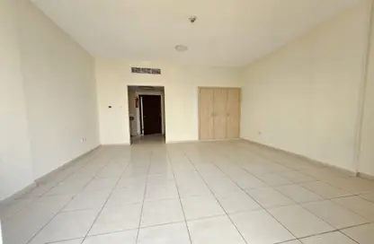 Apartment - Studio - 1 Bathroom for rent in IC1-EMR-06 - Emirates Cluster - International City - Dubai