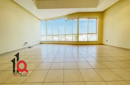 Apartment - 3 Bedrooms - 4 Bathrooms for rent in Mina Tower - Mina Road - Tourist Club Area - Abu Dhabi