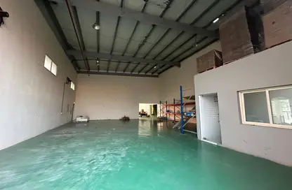 Warehouse - Studio - 2 Bathrooms for rent in Umm Al Thuoob - Umm Al Quwain