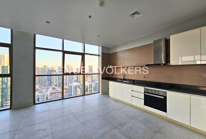 Apartment - 3 Bedrooms - 4 Bathrooms for rent in No.9 - Dubai Marina - Dubai