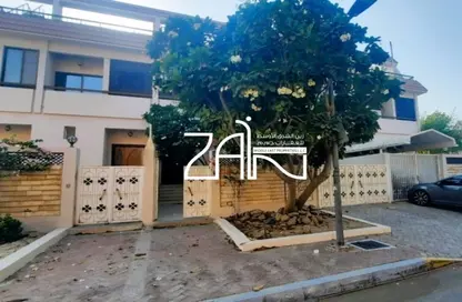 Villa - 4 Bedrooms - 5 Bathrooms for rent in Al Karamah - Abu Dhabi