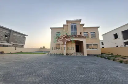 Villa - 5 Bedrooms for rent in Al Suyoh - Sharjah