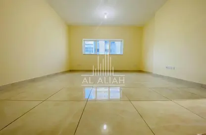 Apartment - 2 Bedrooms - 3 Bathrooms for rent in Hamdan Street - Abu Dhabi