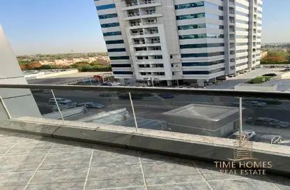 شقة - 2 غرف نوم - 3 حمامات للايجار في برج حمزة - مدينة دبي الرياضية - دبي
