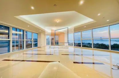 Apartment - 3 Bedrooms - 5 Bathrooms for rent in Corniche Road - Abu Dhabi