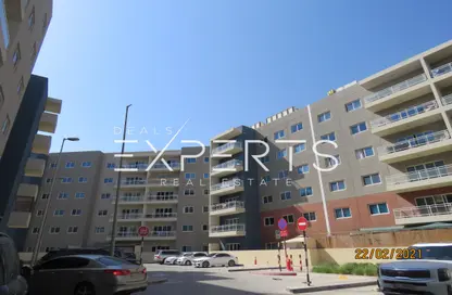 Apartment - 3 Bedrooms - 4 Bathrooms for sale in Tower 3 - Al Reef Downtown - Al Reef - Abu Dhabi